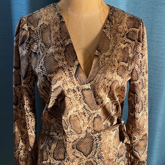 Lovestitch dress size medium - Picture 8 of 11